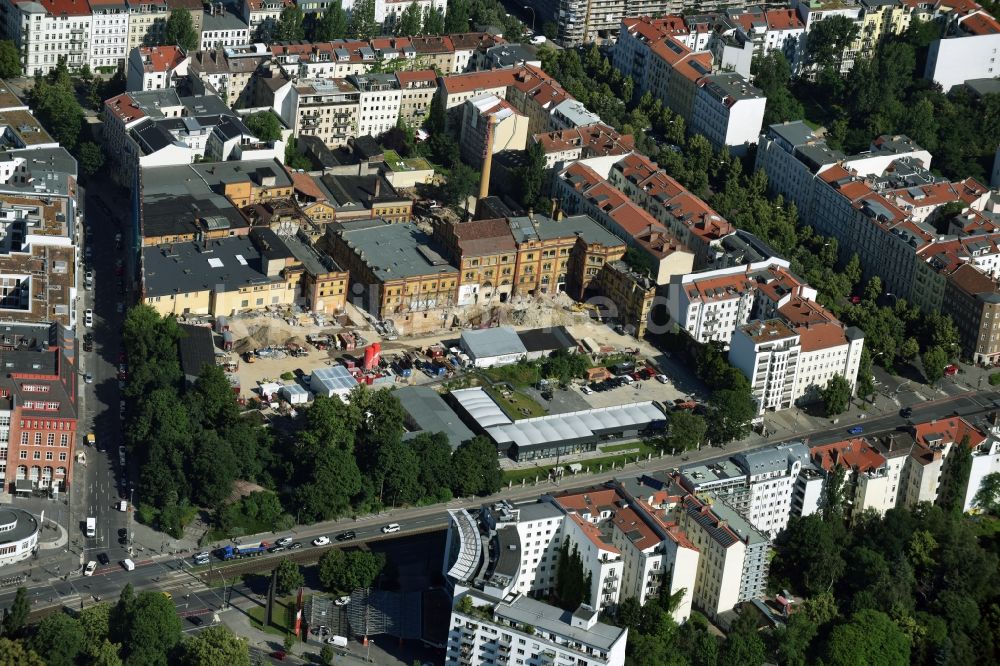 Luftaufnahme Berlin - Entwicklungsgebiet der Industriebrache mit dem Neubau des Fab Lab Berlin an der Prenzlauer Allee in Berlin