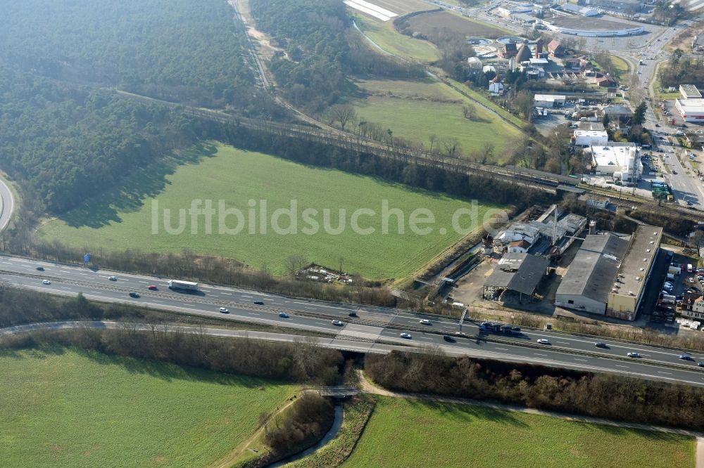 Luftbild Darmstadt - Entwicklungsgebiet der Industriebrache Pfungstädter Straße an den Wiesen am Flußverlauf der Modau entlang der Autobahn BAB A5 und der Bundesstraße B462 in Darmstadt im Bundesland Hessen