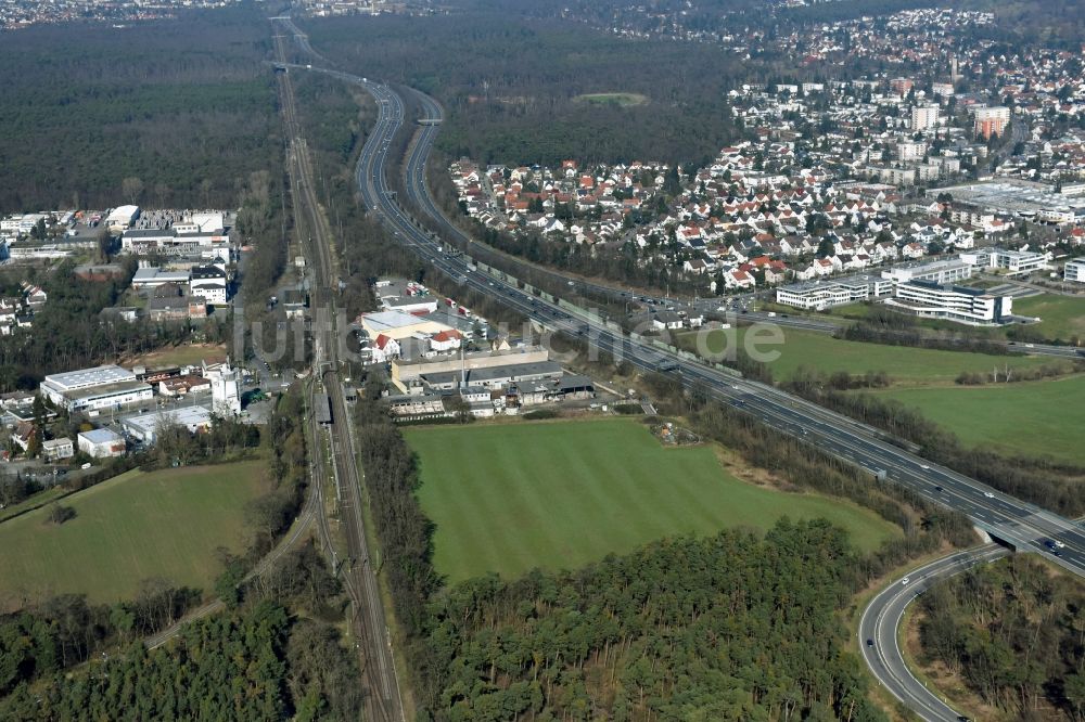 Luftaufnahme Darmstadt - Entwicklungsgebiet der Industriebrache Pfungstädter Straße an den Wiesen am Flußverlauf der Modau entlang der Autobahn BAB A5 und der Bundesstraße B462 in Darmstadt im Bundesland Hessen