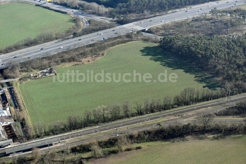 Darmstadt aus der Vogelperspektive: Entwicklungsgebiet der Industriebrache Pfungstädter Straße an den Wiesen am Flußverlauf der Modau entlang der Autobahn BAB A5 und der Bundesstraße B462 in Darmstadt im Bundesland Hessen