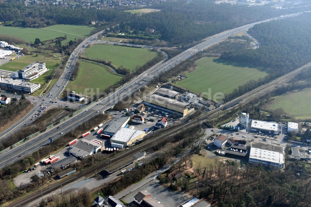 Darmstadt von oben - Entwicklungsgebiet der Industriebrache Pfungstädter Straße an den Wiesen am Flußverlauf der Modau entlang der Autobahn BAB A5 und der Bundesstraße B462 in Darmstadt im Bundesland Hessen