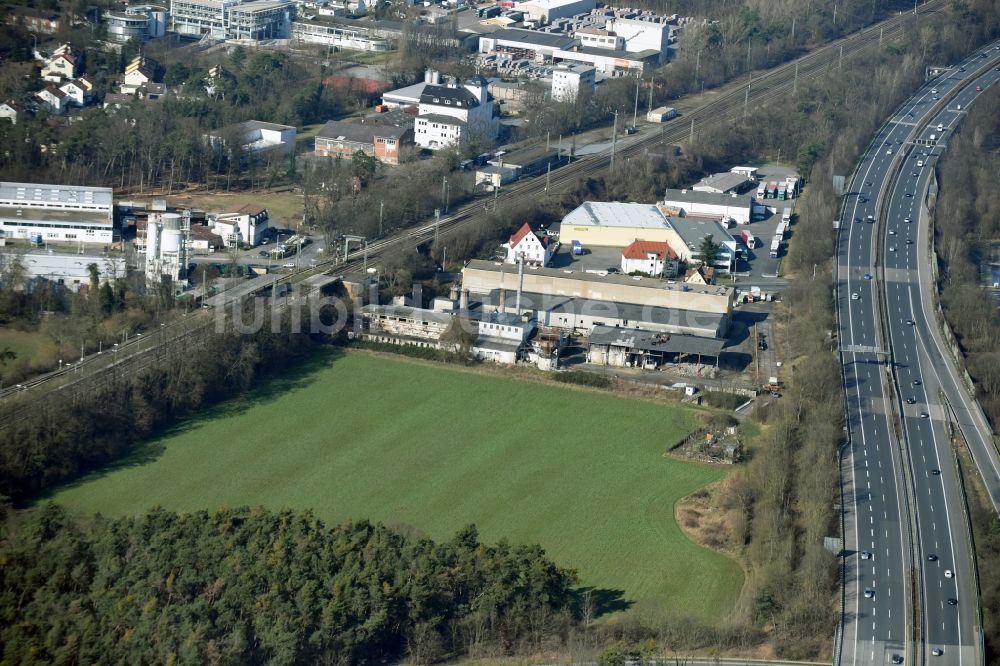 Darmstadt von oben - Entwicklungsgebiet der Industriebrache Pfungstädter Straße an den Wiesen am Flußverlauf der Modau entlang der Autobahn BAB A5 und der Bundesstraße B462 in Darmstadt im Bundesland Hessen