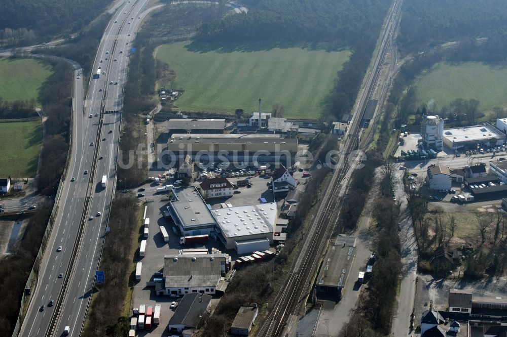 Luftaufnahme Darmstadt - Entwicklungsgebiet der Industriebrache Pfungstädter Straße an den Wiesen am Flußverlauf der Modau entlang der Autobahn BAB A5 und der Bundesstraße B462 in Darmstadt im Bundesland Hessen