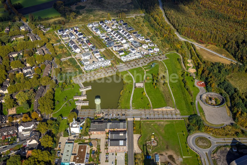 Luftaufnahme Dinslaken - Entwicklungsgebiet der Industriebrache am Wasserturm und Bergpark Lohberg mit Einfamilienhaus- Siedlung in Dinslaken im Bundesland Nordrhein-Westfalen, Deutschland