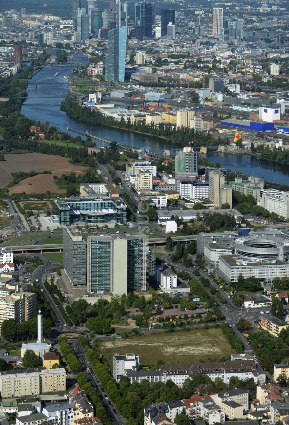 Offenbach am Main aus der Vogelperspektive: Entwicklungsgebiet der Industriebrache zum Stadtquartier Kaiserlei Quartier der CG- Gruppe in Offenbach am Main im Bundesland Hessen