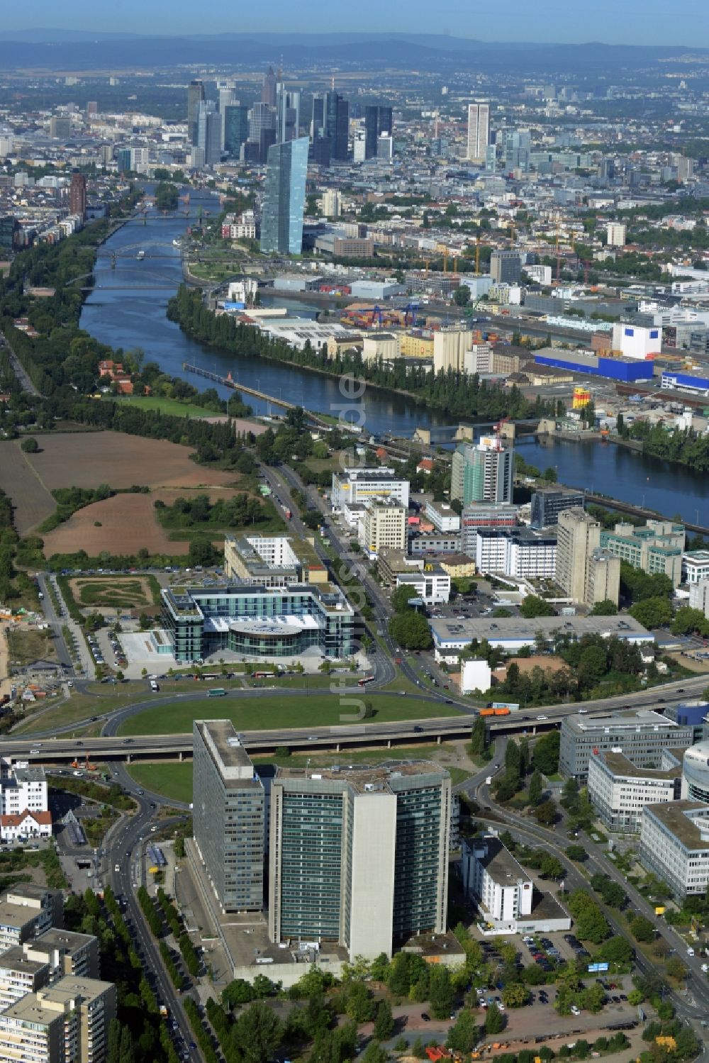 Luftbild Offenbach am Main - Entwicklungsgebiet der Industriebrache zum Stadtquartier Kaiserlei Quartier der CG- Gruppe in Offenbach am Main im Bundesland Hessen