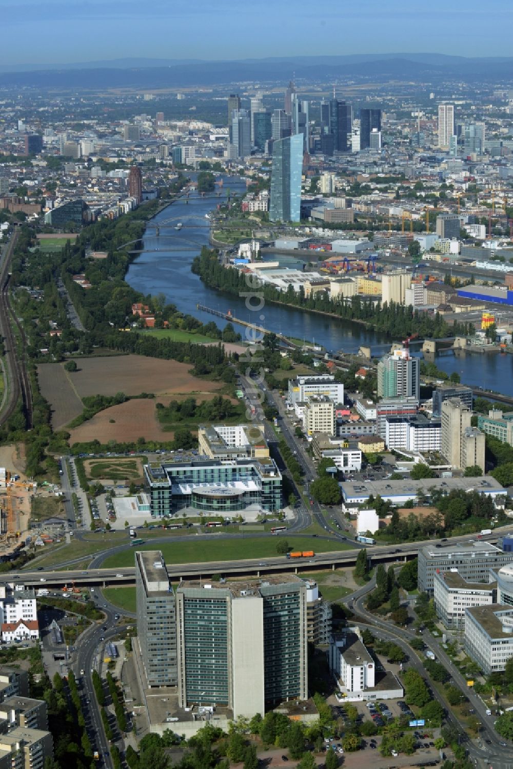 Luftaufnahme Offenbach am Main - Entwicklungsgebiet der Industriebrache zum Stadtquartier Kaiserlei Quartier der CG- Gruppe in Offenbach am Main im Bundesland Hessen