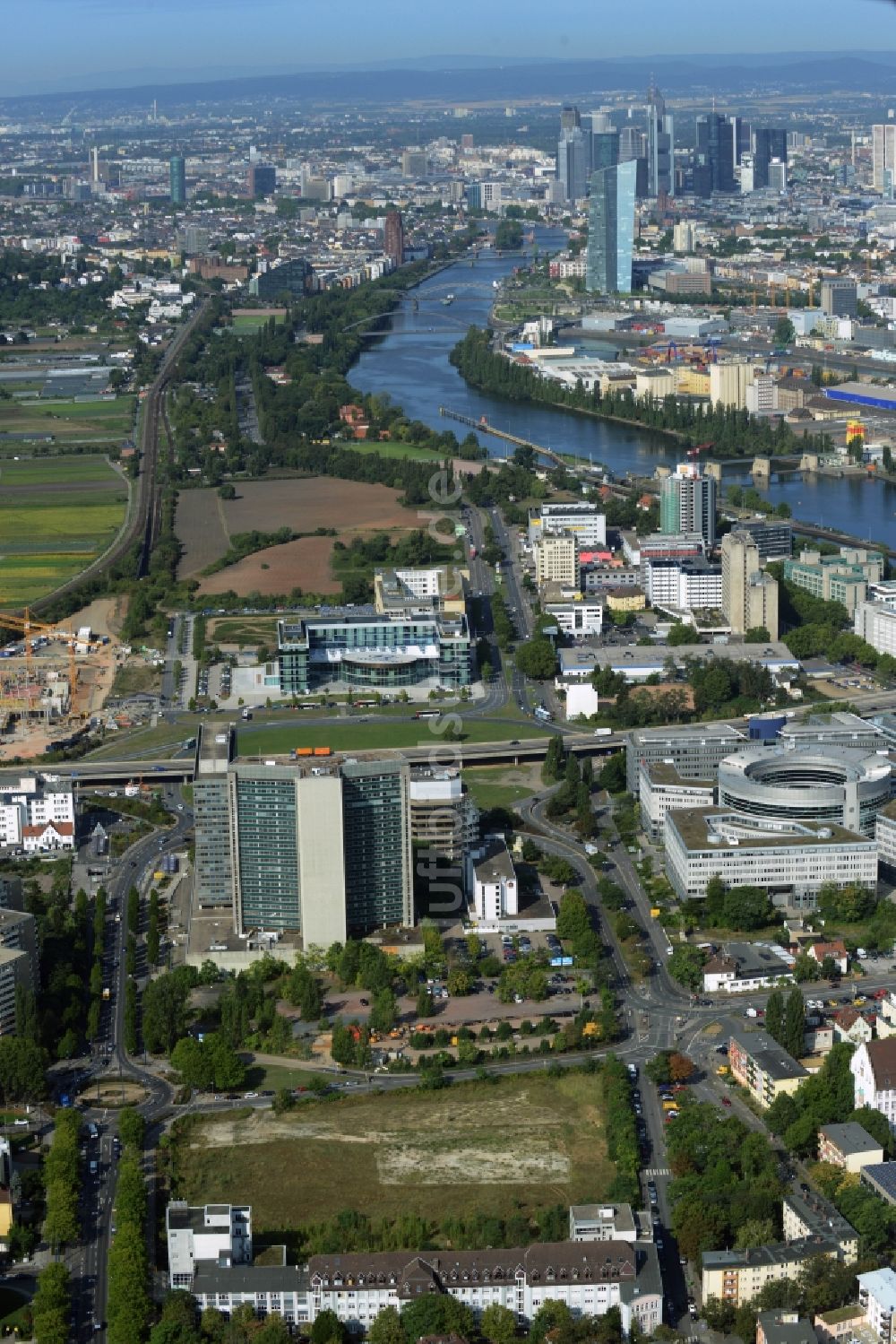 Offenbach am Main von oben - Entwicklungsgebiet der Industriebrache zum Stadtquartier Kaiserlei Quartier der CG- Gruppe in Offenbach am Main im Bundesland Hessen