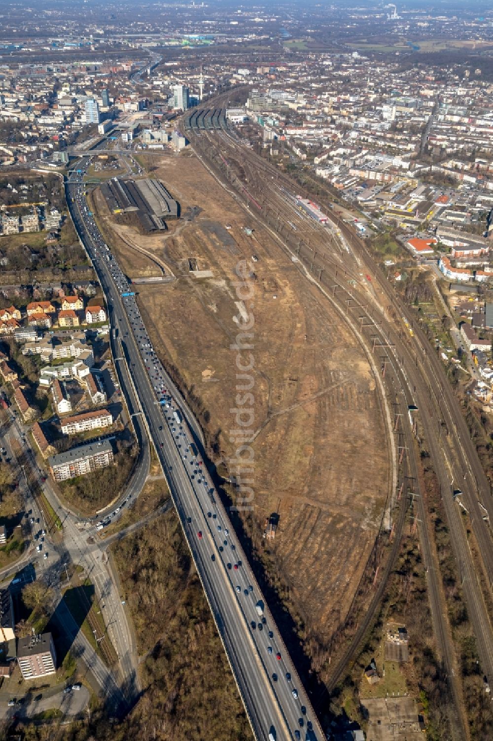 Duisburg aus der Vogelperspektive: Entwicklungsgebiet der stillgelegten und ungenutzten Flächen des ehemaligen Rangierbahnhof und Güterbahnhof der Deutschen Bahn in Duisburg im Bundesland Nordrhein-Westfalen, Deutschland