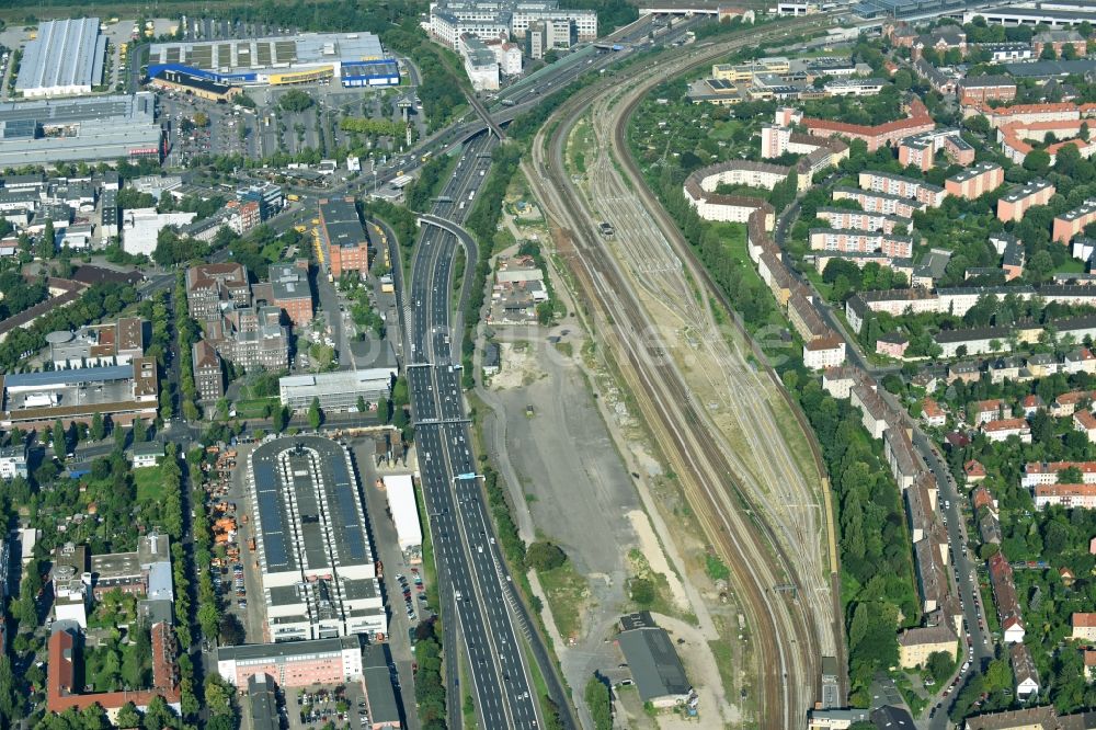 Luftbild Berlin - Entwicklungsgebiet der stillgelegten und ungenutzten Flächen und Immobilien auf dem ehemaligen Rangierbahnhof und Güterbahnhof der Deutschen Bahn Alboinstraße im Ortsteil Tempelhof-Schöneberg in Berlin, Deutschland