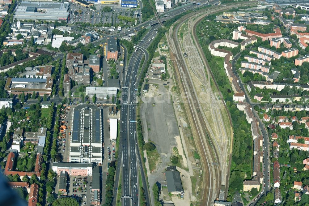 Luftaufnahme Berlin - Entwicklungsgebiet der stillgelegten und ungenutzten Flächen und Immobilien auf dem ehemaligen Rangierbahnhof und Güterbahnhof der Deutschen Bahn Alboinstraße im Ortsteil Tempelhof-Schöneberg in Berlin, Deutschland