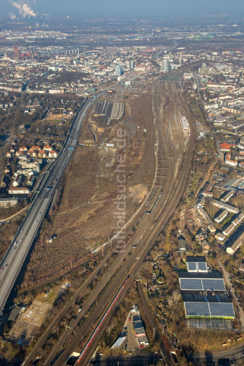 Luftaufnahme Duisburg - Entwicklungsgebiet der stillgelegten und ungenutzten Flächen und Immobilien auf dem ehemaligen Rangierbahnhof und Güterbahnhof der Deutschen Bahn im Ortsteil Dellviertel in Duisburg im Bundesland Nordrhein-Westfalen