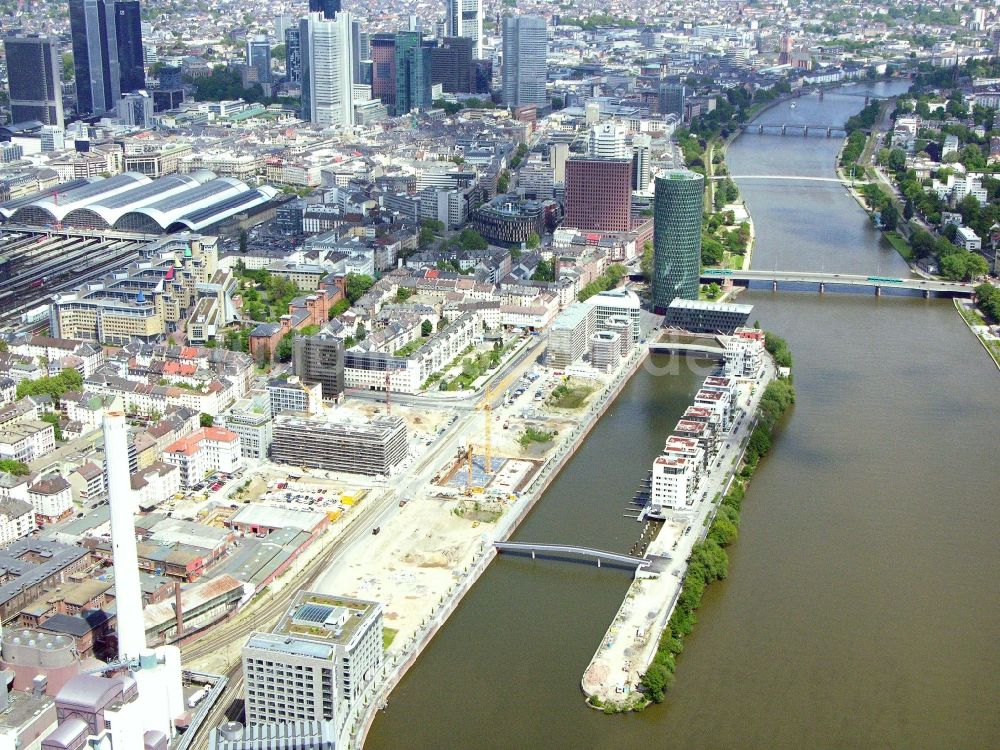 Frankfurt am Main aus der Vogelperspektive: Entwicklungsgebiet der Wohngebiets- und Gewerbeflächen am Hafenbecken Westhafen am Fluß- Ufer des Main im Ortsteil Gutleutviertel in Frankfurt am Main im Bundesland Hessen