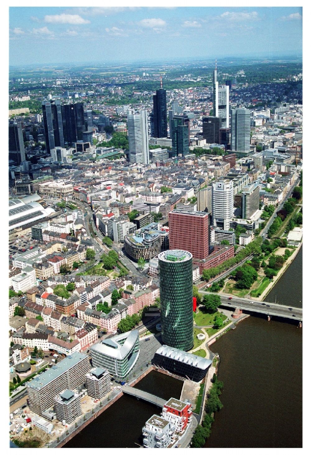 Luftbild Frankfurt am Main - Entwicklungsgebiet der Wohngebiets- und Gewerbeflächen am Hafenbecken Westhafen am Fluß- Ufer des Main im Ortsteil Gutleutviertel in Frankfurt am Main im Bundesland Hessen