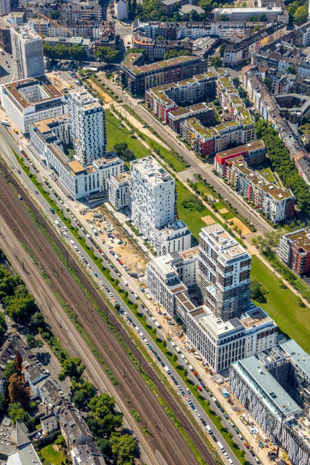 Düsseldorf aus der Vogelperspektive: Entwicklungsgebiet der Wohngebiets- und Gewerbeflächen mit Neubauprojekten und Baustellen entlang der Toulouser Allee in Düsseldorf im Bundesland Nordrhein-Westfalen, Deutschland