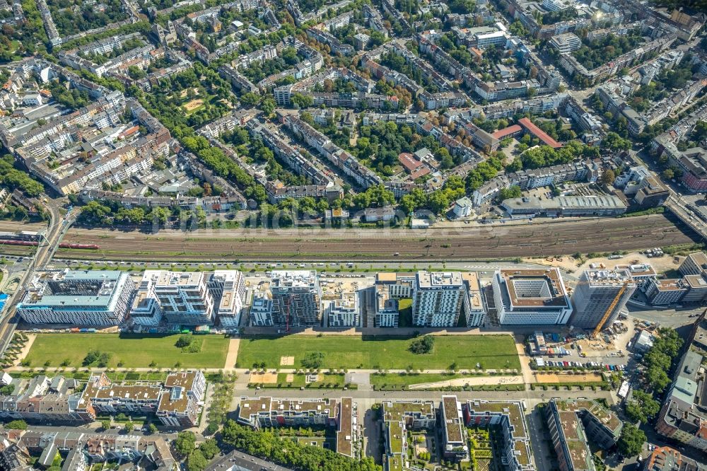 Düsseldorf aus der Vogelperspektive: Entwicklungsgebiet der Wohngebiets- und Gewerbeflächen mit Neubauprojekten und Baustellen entlang der Toulouser Allee in Düsseldorf im Bundesland Nordrhein-Westfalen, Deutschland