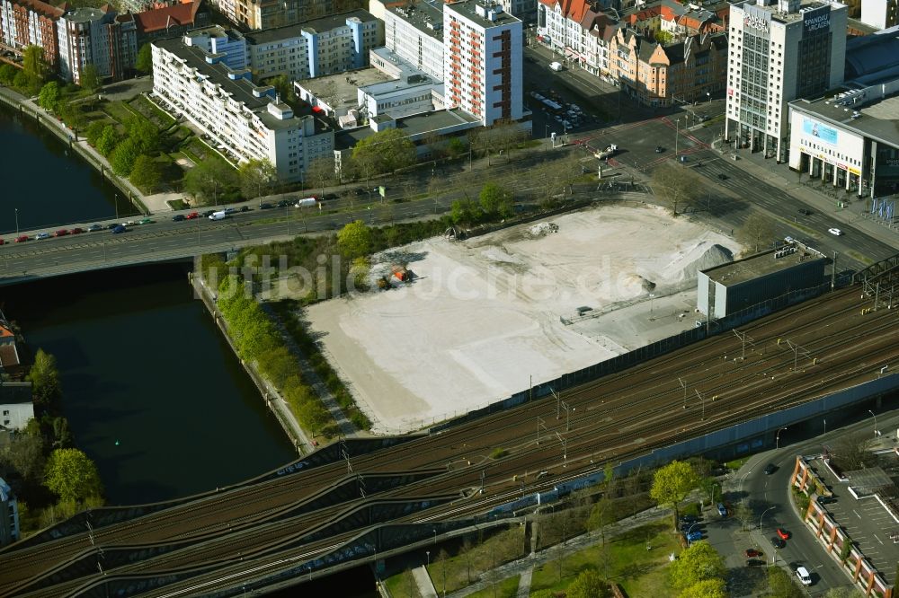 Luftbild Berlin - Entwicklungsgebiet der Wohngebiets- und Gewerbeflächen Spandauer Ufer an der Klosterstraße im Ortsteil Spandau in Berlin, Deutschland