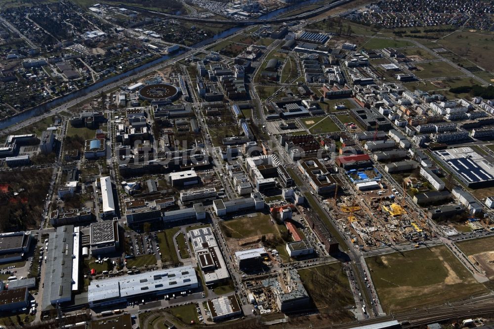 Luftaufnahme Berlin - Entwicklungsgebiet der Wohngebiets- und Gewerbeflächen am Standort Wissenschafts- und Technologiepark Adlershof WISTA im Ortsteil Johannisthal in Berlin