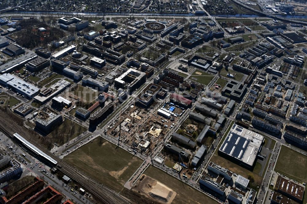 Berlin aus der Vogelperspektive: Entwicklungsgebiet der Wohngebiets- und Gewerbeflächen am Standort Wissenschafts- und Technologiepark Adlershof WISTA im Ortsteil Johannisthal in Berlin