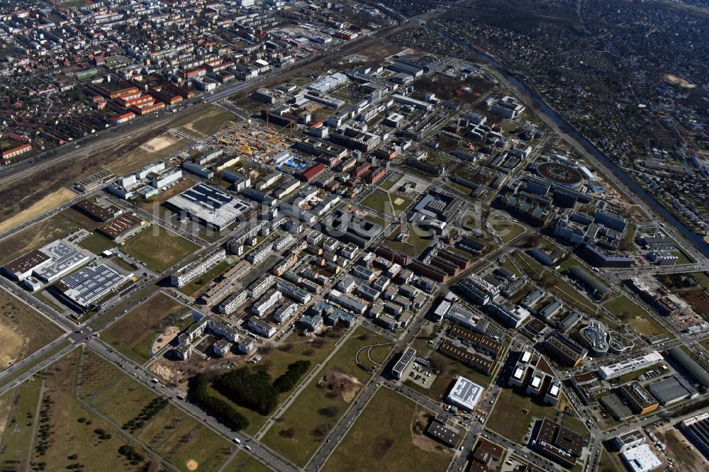 Berlin von oben - Entwicklungsgebiet der Wohngebiets- und Gewerbeflächen am Standort Wissenschafts- und Technologiepark Adlershof WISTA im Ortsteil Johannisthal in Berlin