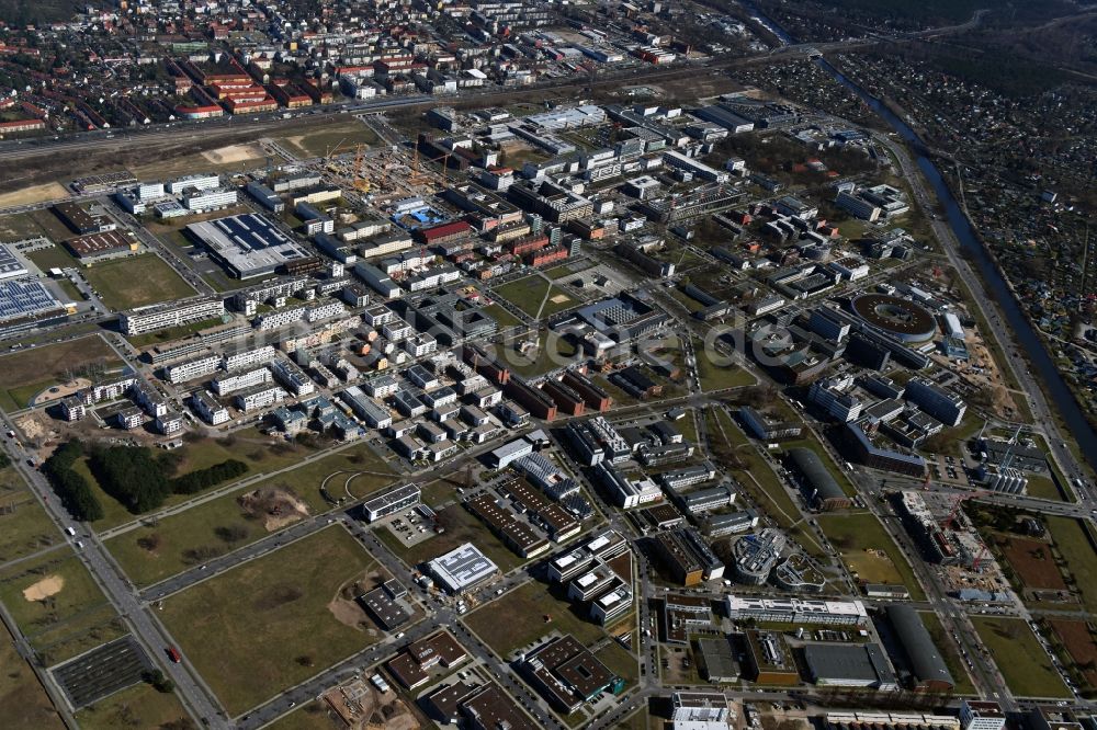 Berlin aus der Vogelperspektive: Entwicklungsgebiet der Wohngebiets- und Gewerbeflächen am Standort Wissenschafts- und Technologiepark Adlershof WISTA im Ortsteil Johannisthal in Berlin