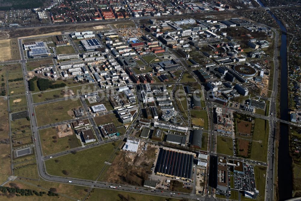 Luftbild Berlin - Entwicklungsgebiet der Wohngebiets- und Gewerbeflächen am Standort Wissenschafts- und Technologiepark Adlershof WISTA im Ortsteil Johannisthal in Berlin