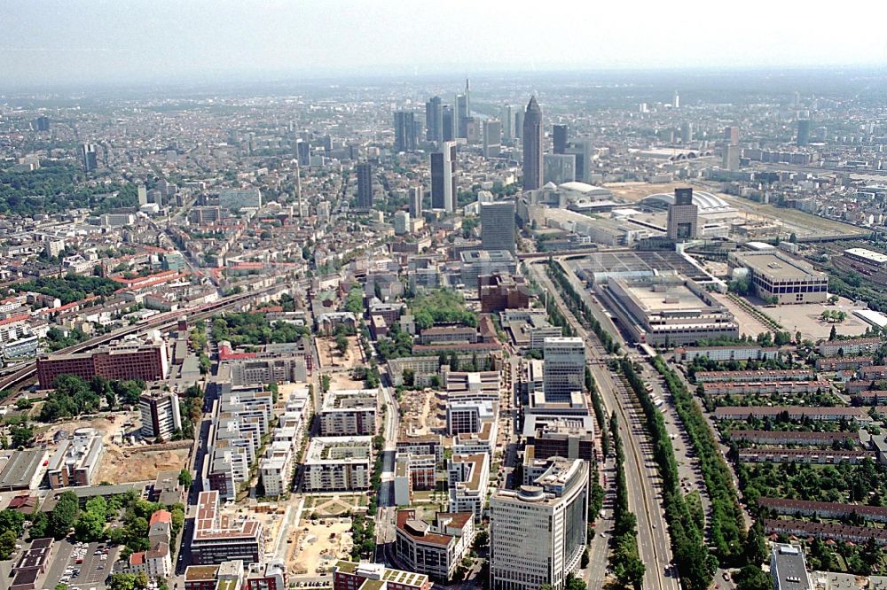 Luftbild Frankfurt am Main - Entwicklungsgebiet der Wohngebiets- und Gewerbeflächen an der Theodor-Heuss-Allee in Frankfurt am Main im Bundesland Hessen, Deutschland