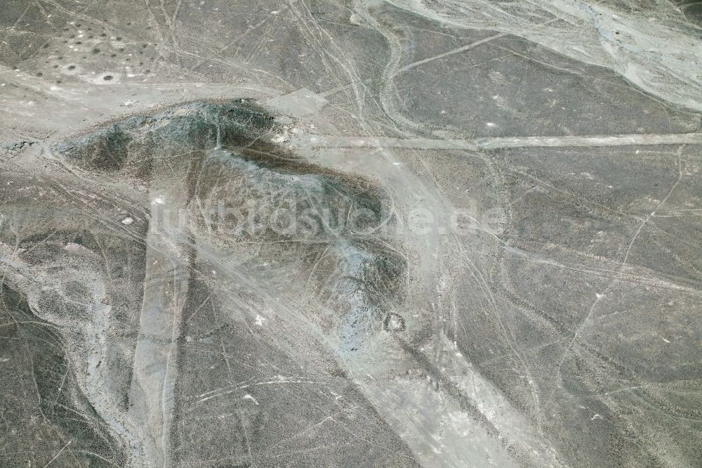 Luftaufnahme Nazca - Erd- und Bodenzeichnung in der Wüste in Nazca in Ica, Peru