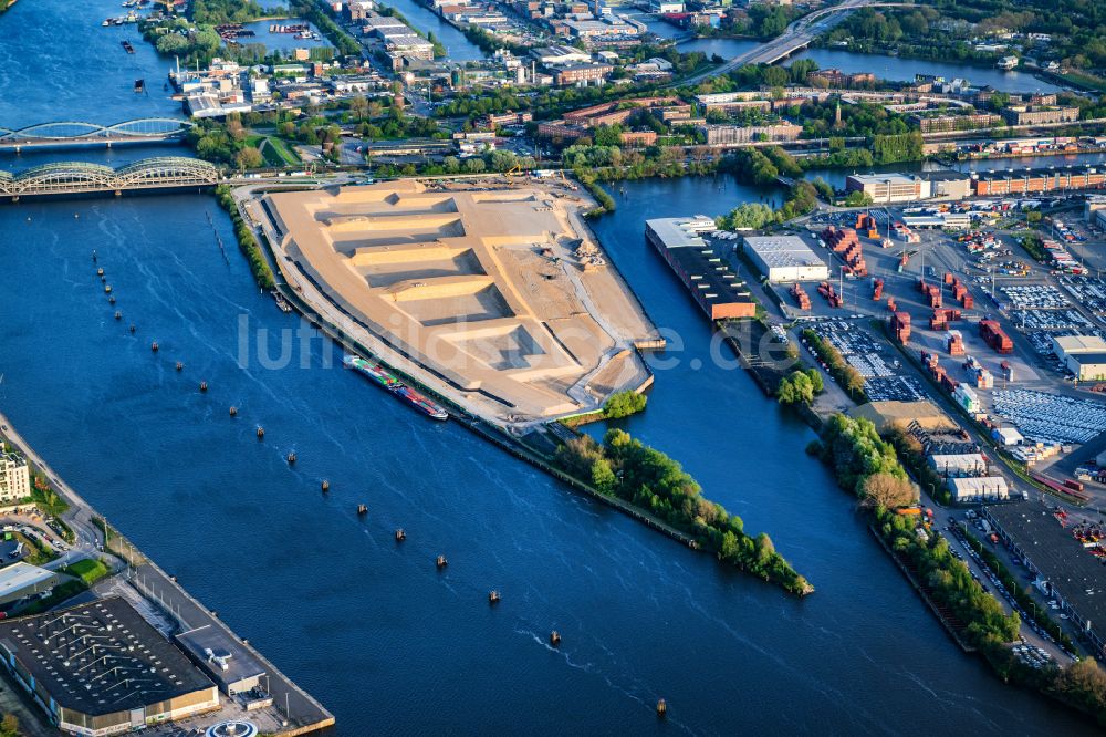 Hamburg von oben - Erdarbeiten auf dem Gelände der ehemaligen Logistikzentrum- Ruine Übersee - Zentrum am Schuhmacherwerder - Moldauhafen in Hamburg, Deutschland