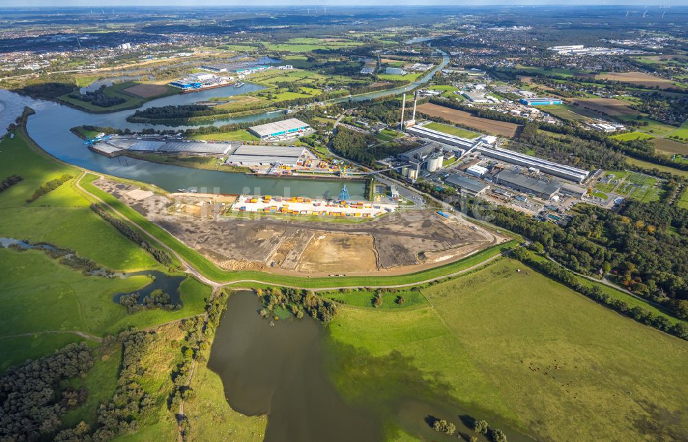 Voerde (Niederrhein) aus der Vogelperspektive: Erdarbeiten zur Erweiterung des Containerterminal von Contargo im Containerhafen des Binnenhafen Emmelsum in Voerde (Niederrhein) im Bundesland Nordrhein-Westfalen, Deutschland