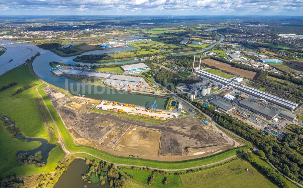 Luftaufnahme Voerde (Niederrhein) - Erdarbeiten zur Erweiterung des Containerterminal von Contargo im Containerhafen des Binnenhafen Emmelsum in Voerde (Niederrhein) im Bundesland Nordrhein-Westfalen, Deutschland