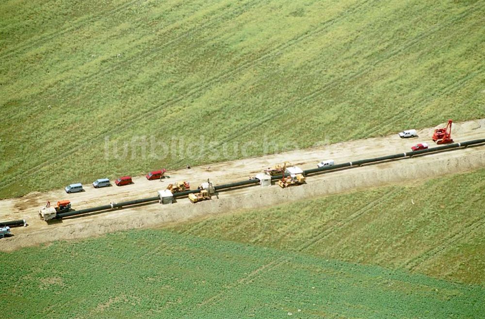 Bernau - Werneuchen / Brandenburg von oben - Erdgasleitungsbau zwischen Bernau und Werneuchen. Datum: 24.06.03