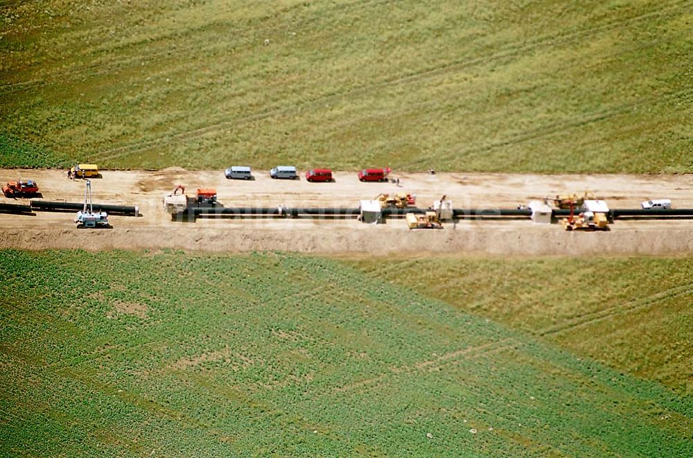 Bernau - Werneuchen / Brandenburg aus der Vogelperspektive: Erdgasleitungsbau zwischen Bernau und Werneuchen. Datum: 24.06.03