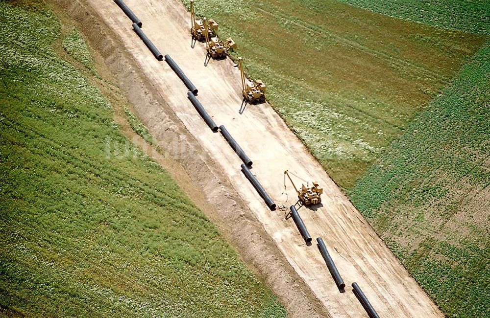 Luftaufnahme Bernau - Werneuchen / Brandenburg - Erdgasleitungsbau zwischen Bernau und Werneuchen. Datum: 24.06.03