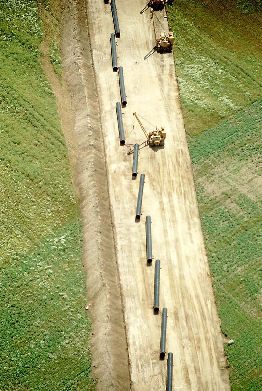 Luftbild Bernau - Werneuchen / Brandenburg - Erdgasleitungsbau zwischen Bernau und Werneuchen. Datum: 24.06.03