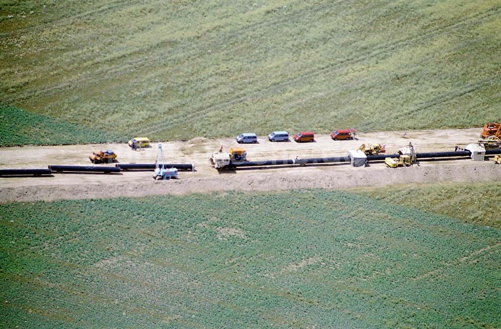 Bernau - Werneuchen / Brandenburg von oben - Erdgasleitungsbau zwischen Bernau und Werneuchen. Datum: 24.06.03