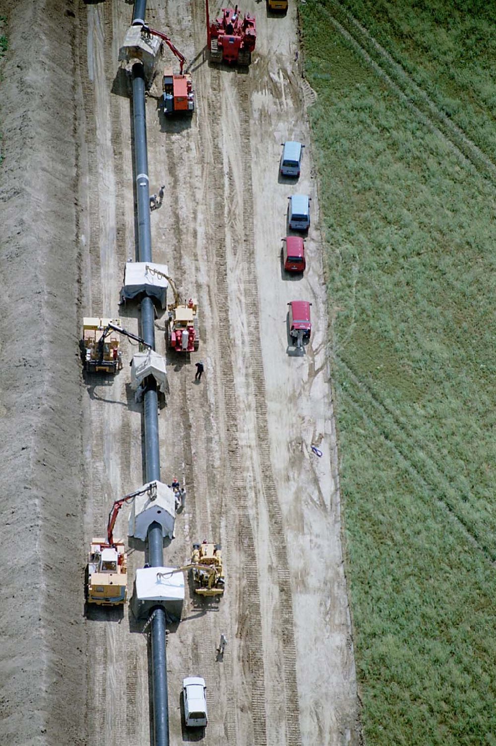 Luftaufnahme Bernau - Werneuchen / Brandenburg - Erdgasleitungsbau zwischen Bernau und Werneuchen. Datum: 24.06.03