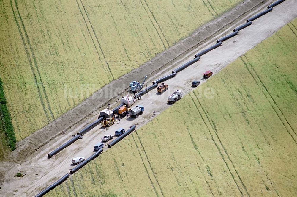 Bernau - Werneuchen / Brandenburg von oben - Erdgasleitungsbau zwischen Bernau und Werneuchen. Datum: 24.06.03