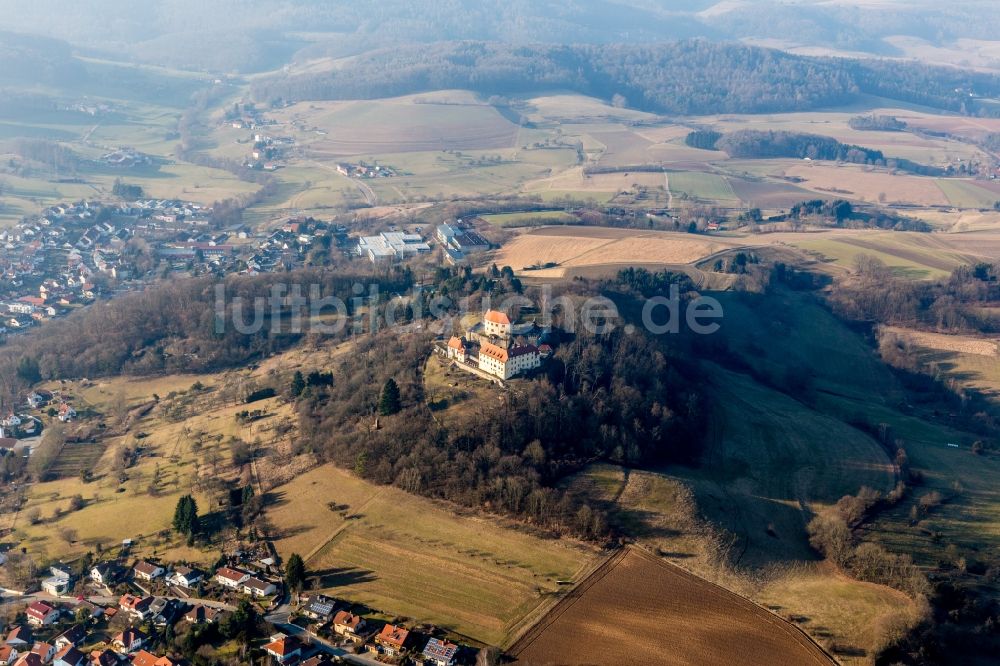 Reichelsheim (Odenwald) von oben - Erfahrungsfeld auf der Burganlage des Schloss Reichenberg in Reichelsheim (Odenwald) im Bundesland Hessen, Deutschland