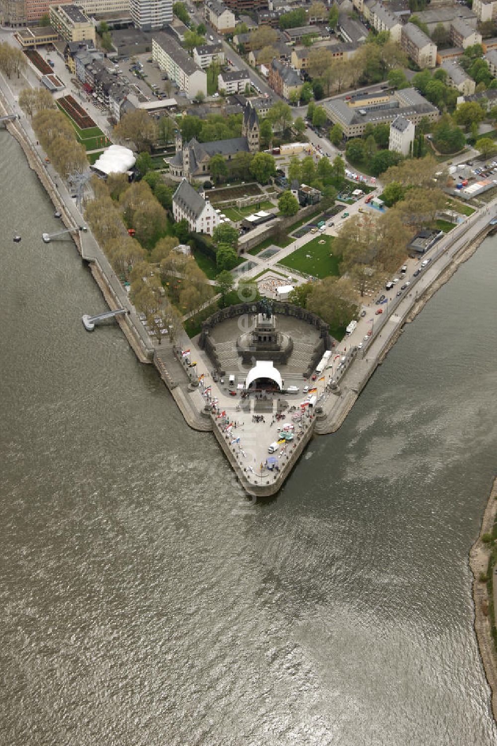 Koblenz aus der Vogelperspektive: Eröffnung der BUGA 2011 am Deutschen Eck in Koblenz