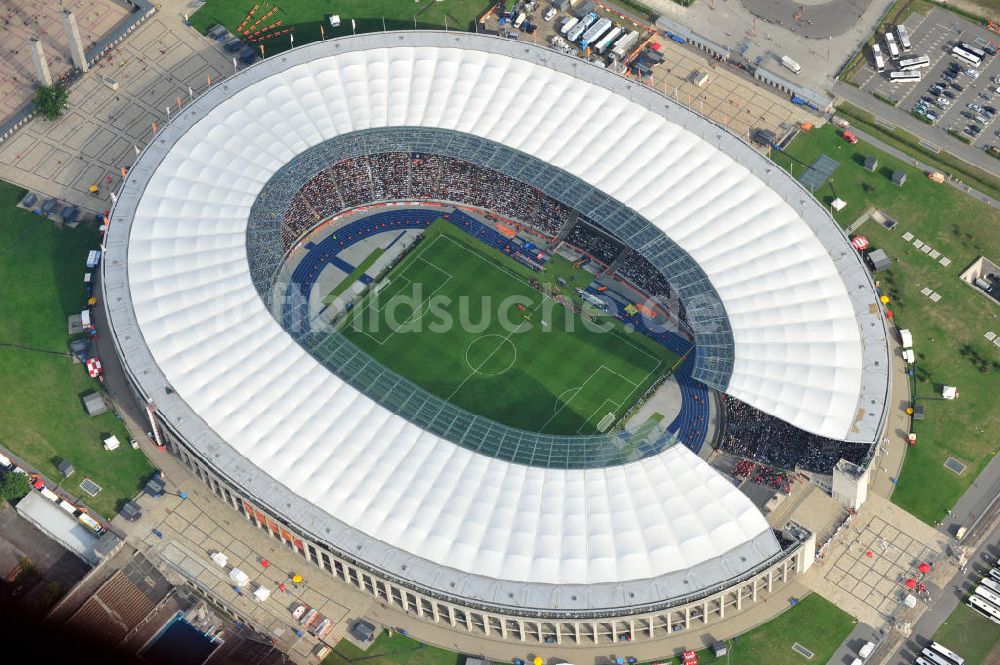 Berlin von oben - Eröffnungsspiel der Fußball-Weltmeisterschaft der Frauen 2011 im Berliner Olympiastadion