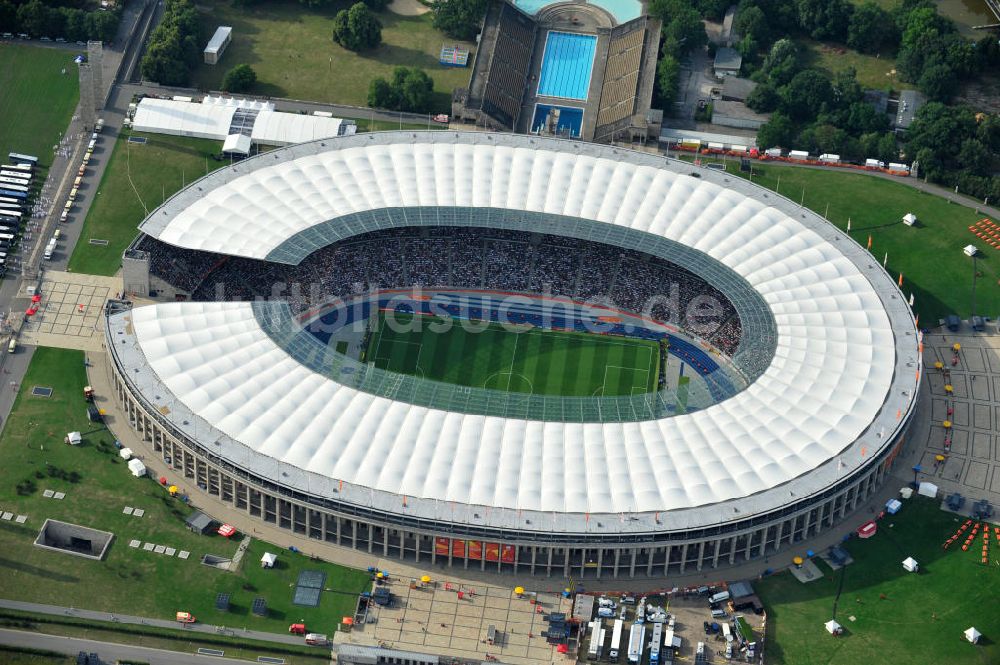 Luftaufnahme Berlin - Eröffnungsspiel der Fußball-Weltmeisterschaft der Frauen 2011 im Berliner Olympiastadion