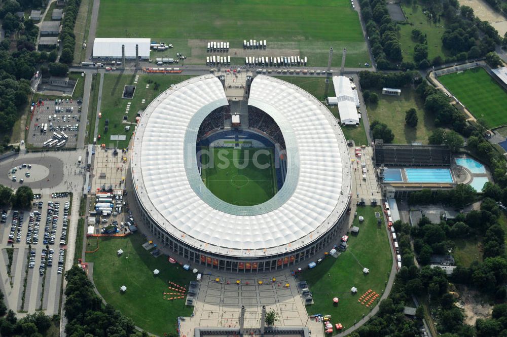 Berlin von oben - Eröffnungsspiel der Fußball-Weltmeisterschaft der Frauen 2011 im Berliner Olympiastadion