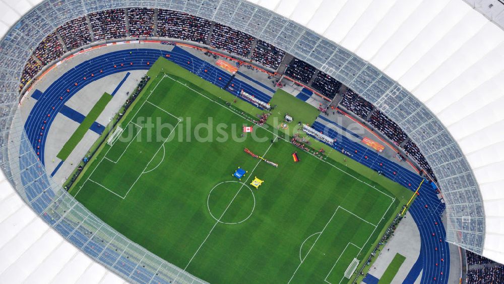 Luftaufnahme Berlin - Eröffnungsspiel der Fußball-Weltmeisterschaft der Frauen 2011 im Berliner Olympiastadion