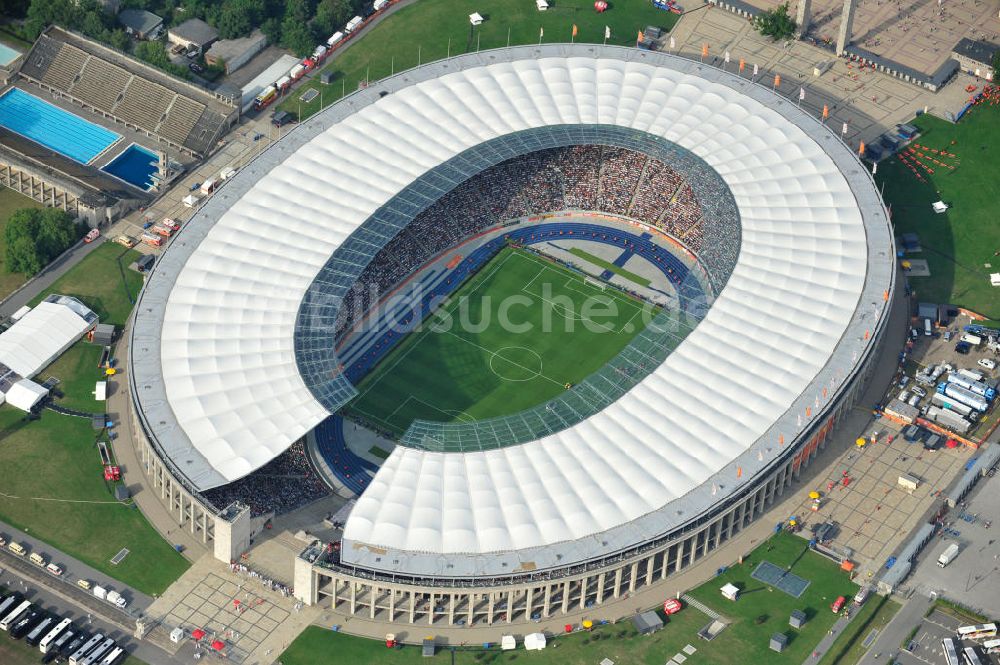 Luftaufnahme Berlin - Eröffnungsspiel der Fußball-Weltmeisterschaft der Frauen 2011 im Berliner Olympiastadion