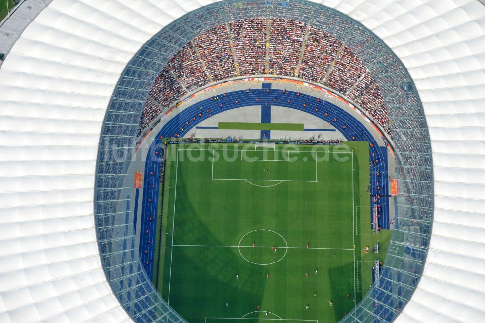 Luftbild Berlin - Eröffnungsspiel der Fußball-Weltmeisterschaft der Frauen 2011 im Berliner Olympiastadion