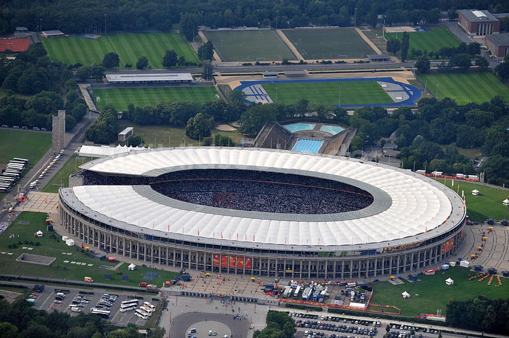 Berlin von oben - Eröffnungsspiel der Fußball-Weltmeisterschaft der Frauen 2011 im Berliner Olympiastadion