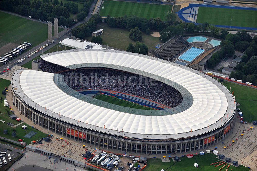 Berlin aus der Vogelperspektive: Eröffnungsspiel der Fußball-Weltmeisterschaft der Frauen 2011 im Berliner Olympiastadion