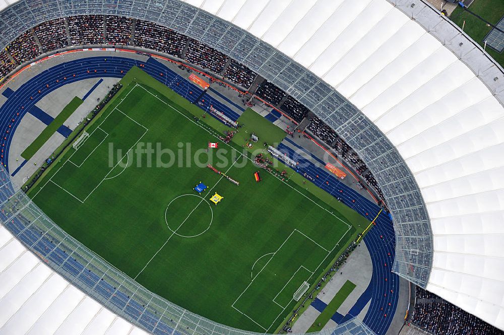 Berlin aus der Vogelperspektive: Eröffnungsspiel der Fußball-Weltmeisterschaft der Frauen 2011 im Berliner Olympiastadion