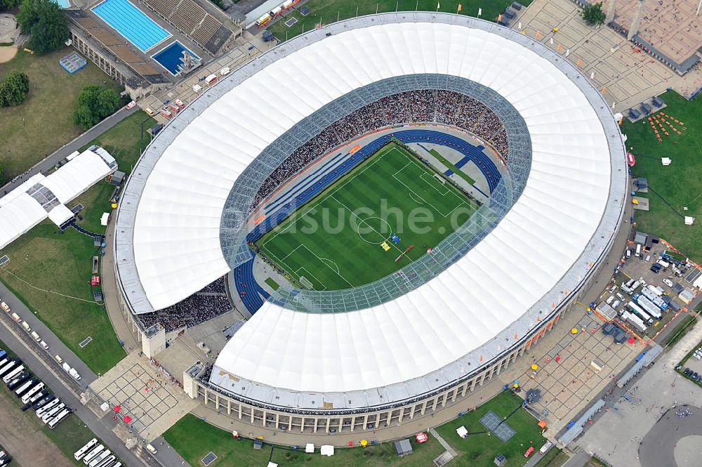 Luftbild Berlin - Eröffnungsspiel der Fußball-Weltmeisterschaft der Frauen 2011 im Berliner Olympiastadion